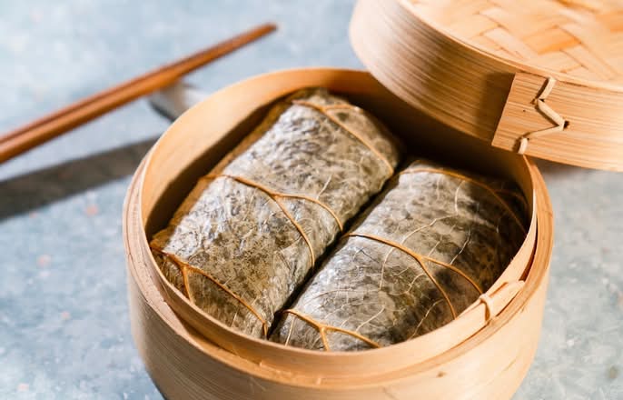 珍珠糯米鸡 Steamed Sticky Rice in Lotus Leaf (2pcs)